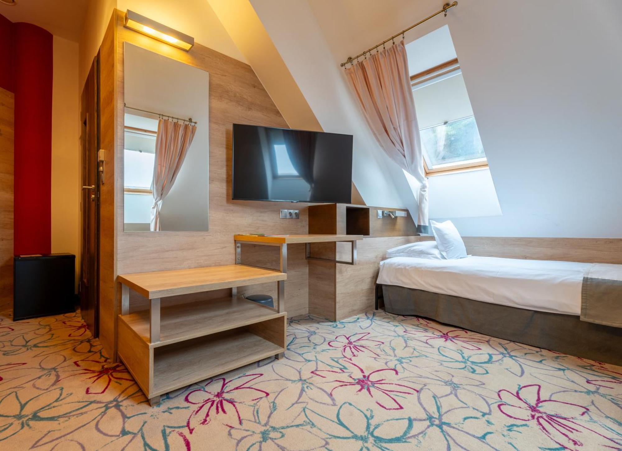 Hotel & Spa Czarny Gron ジキ 部屋 写真