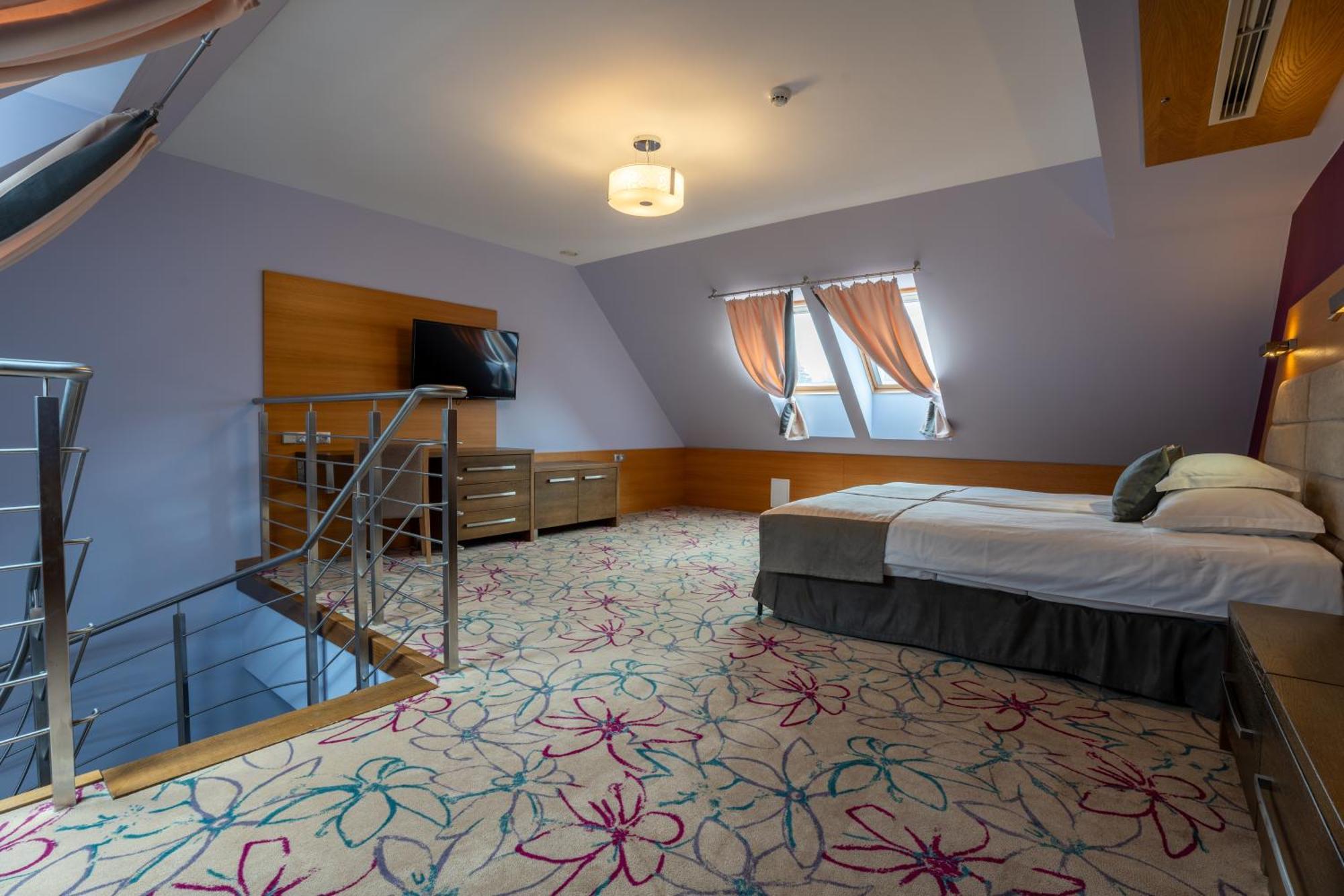 Hotel & Spa Czarny Gron ジキ エクステリア 写真