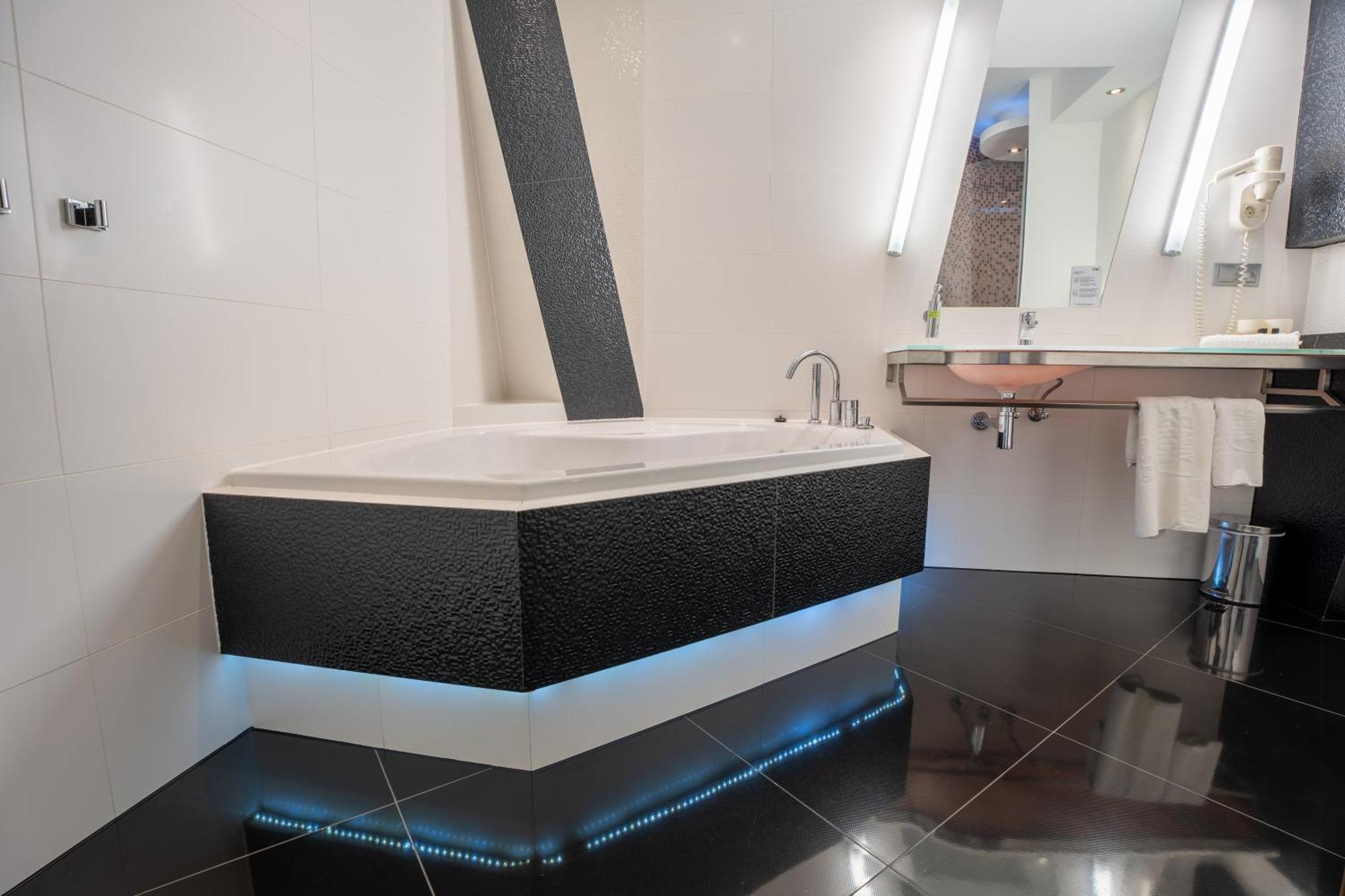Hotel & Spa Czarny Gron ジキ エクステリア 写真