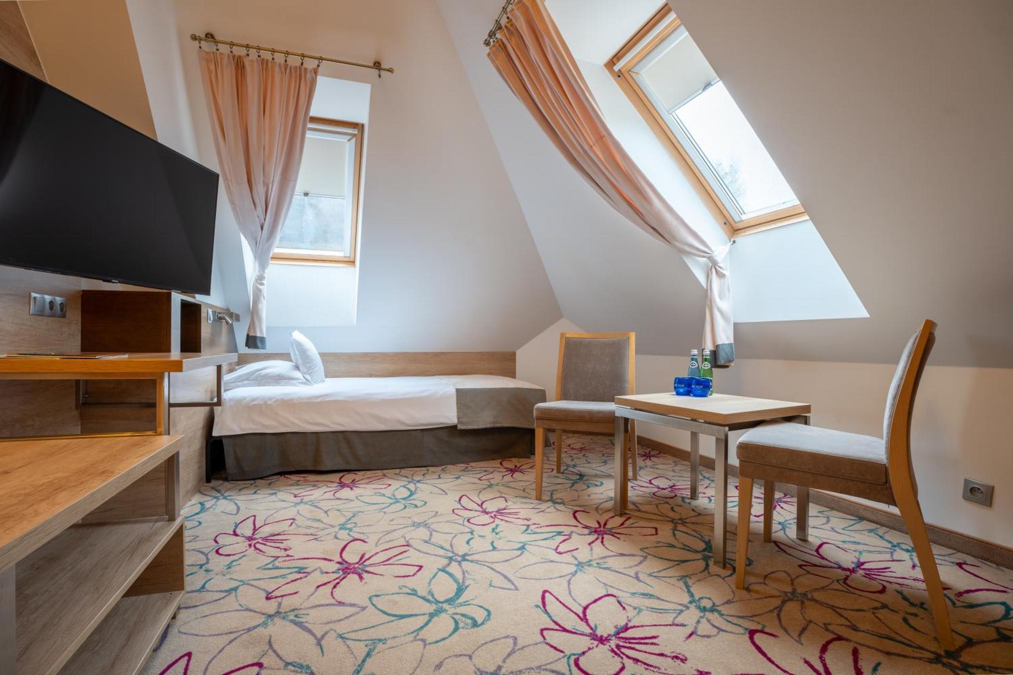 Hotel & Spa Czarny Gron ジキ エクステリア 写真