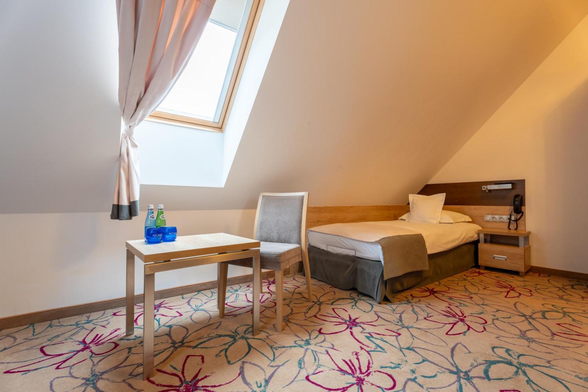Hotel & Spa Czarny Gron ジキ 部屋 写真