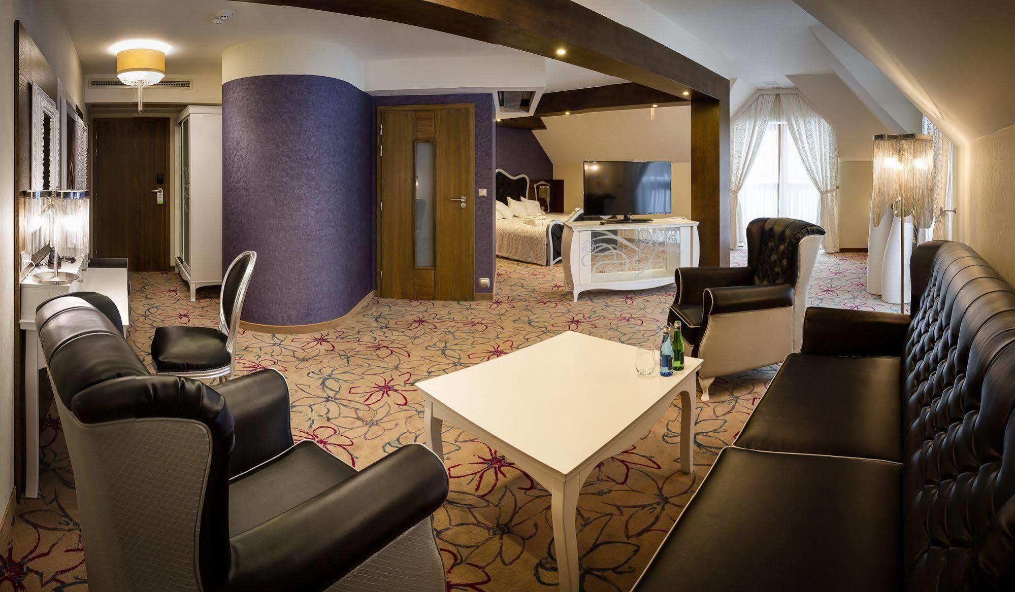 Hotel & Spa Czarny Gron ジキ エクステリア 写真