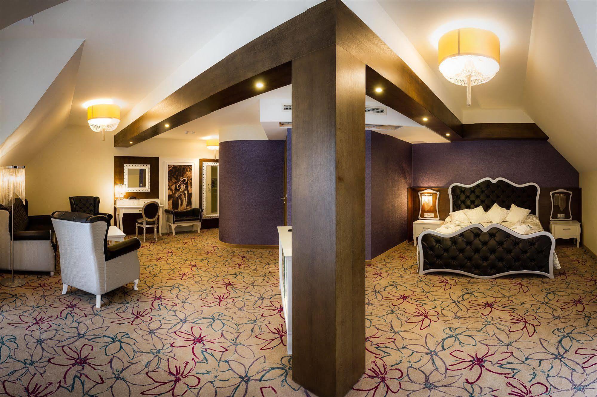 Hotel & Spa Czarny Gron ジキ エクステリア 写真