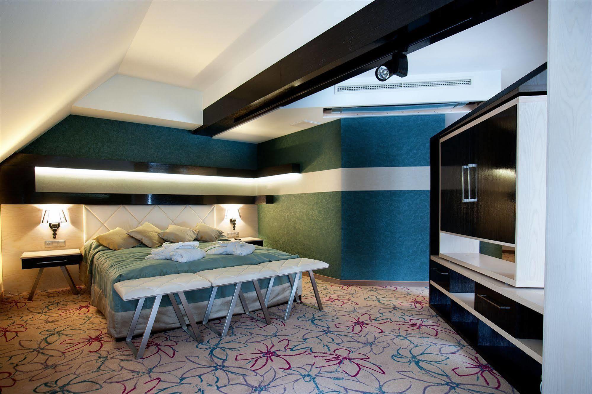 Hotel & Spa Czarny Gron ジキ エクステリア 写真